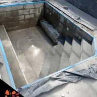 wylewka na dnie basenu